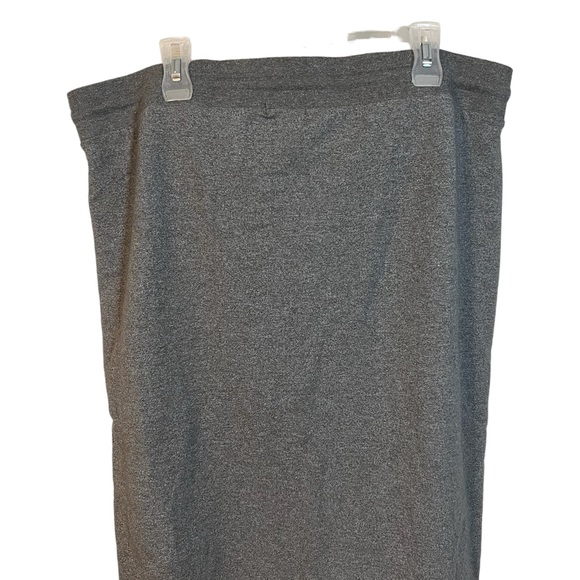 A torrid fleece gray skirt in size 3X - Picture 6 of 7